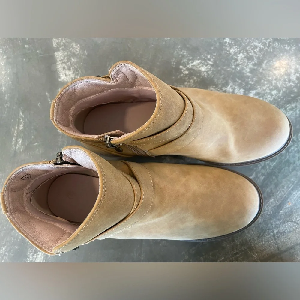 ZBY Boots Size 4 Ankle Bootie Tan Suede Side Zip Casual Comfort‎ Block Heels